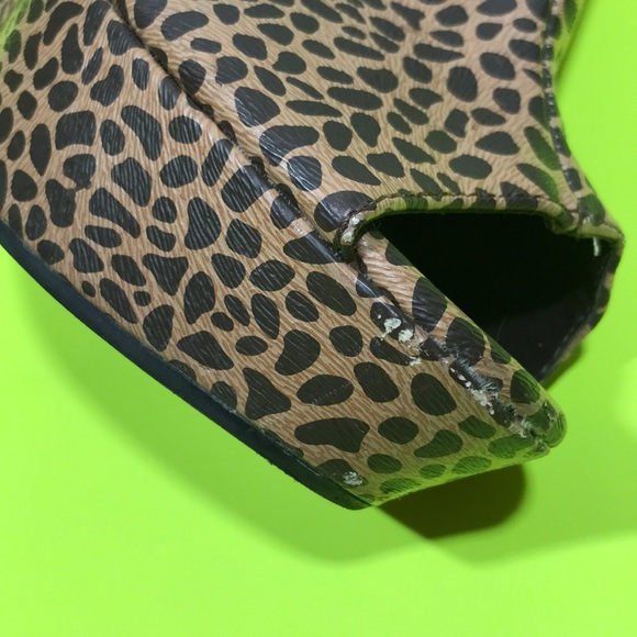 BUMPER Textured Animal Print Zip Wedges - Picture 6 of 8